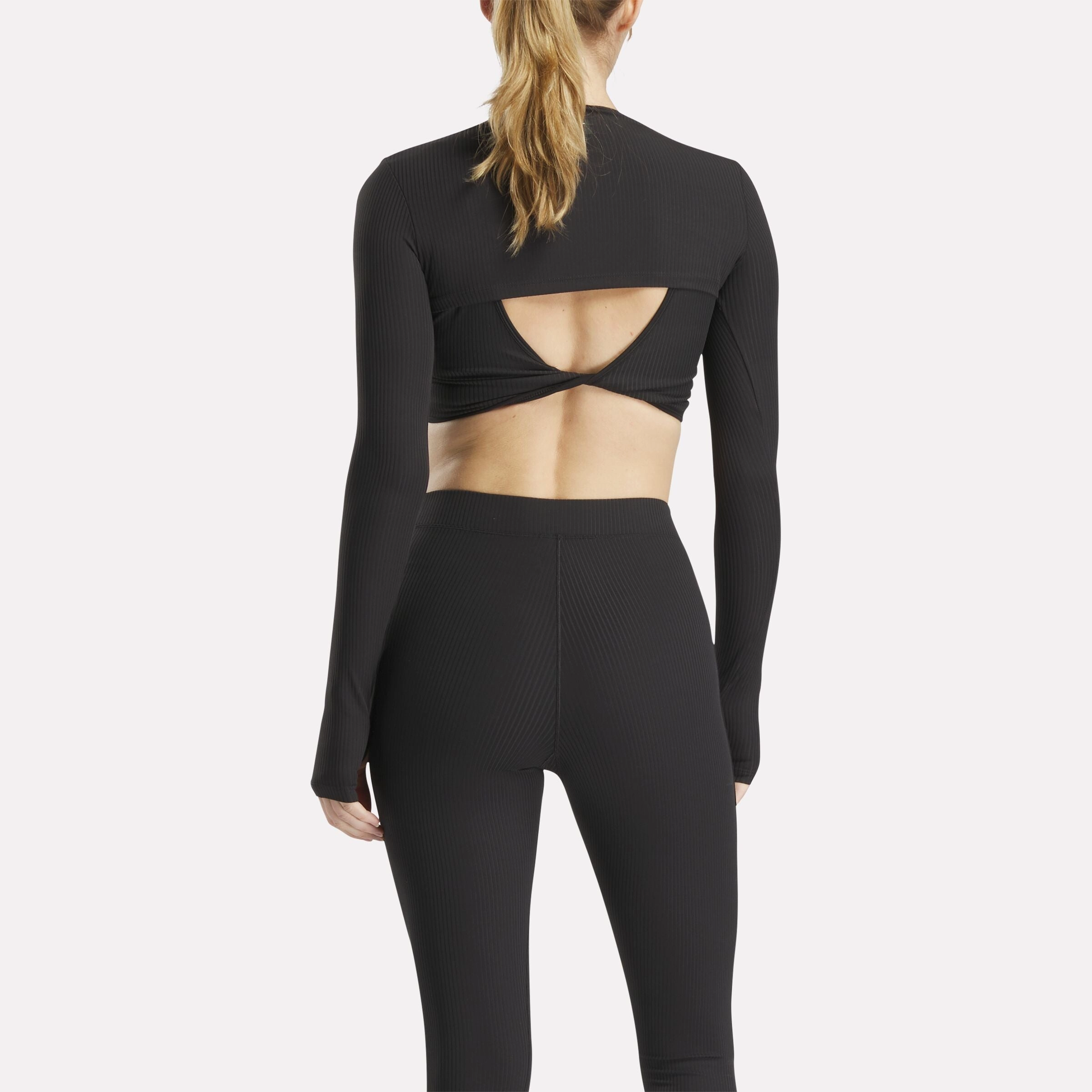 Q1 Studio Basics Shrug Black