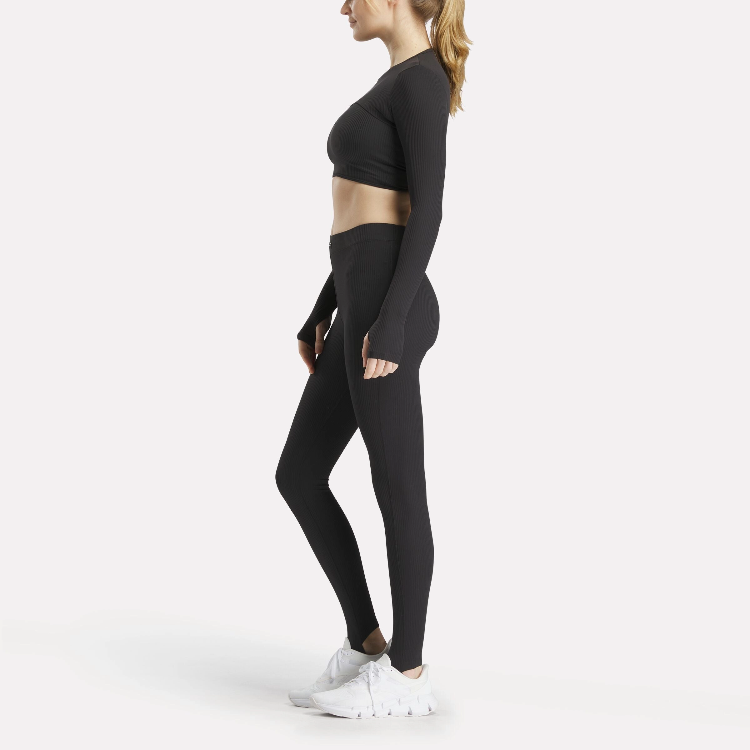 Q1 Studio Basics Shrug Black