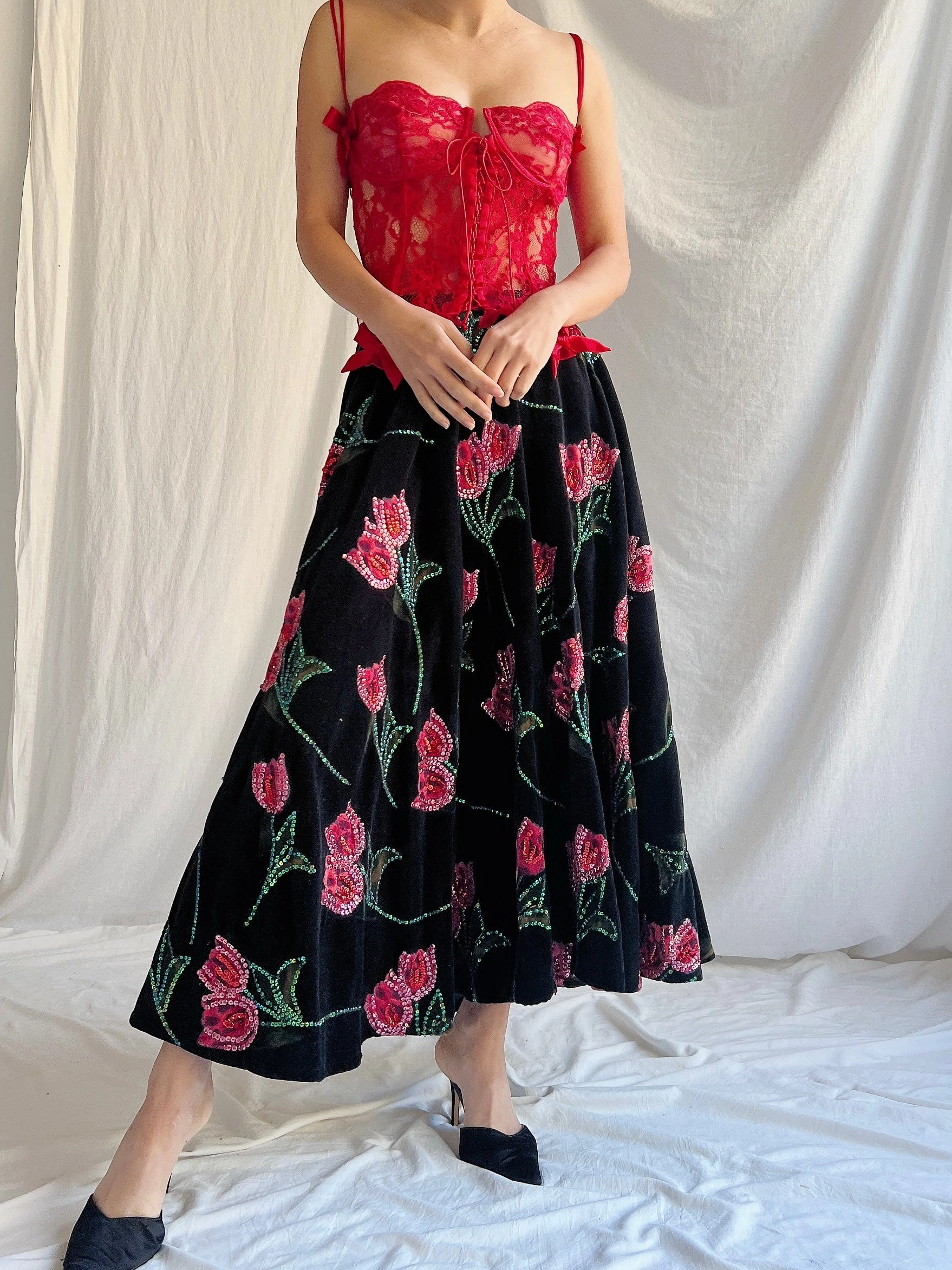 Vintage Floral Velvet Embellished Skirt - M